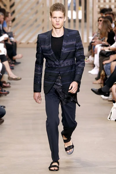 Look 48